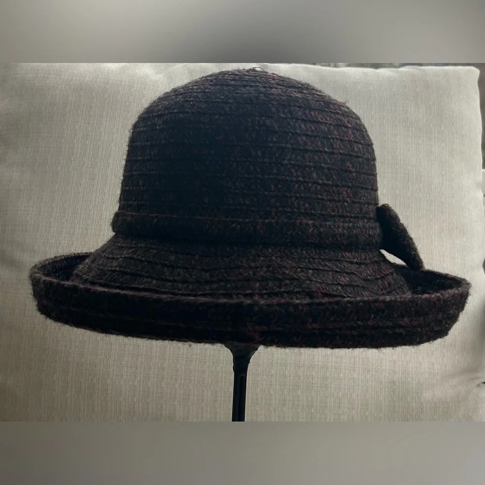 NWOT San Diego Hat Company Textured Hat in Black with Burgundy/Brown Fleck